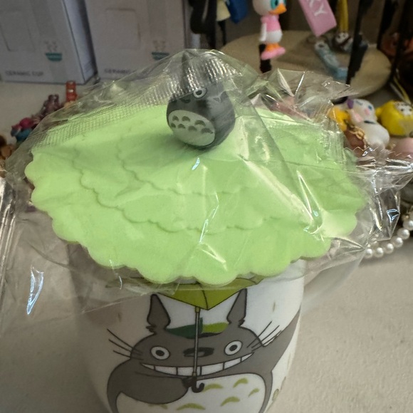 Totoro large mug with lid - Picture 2 of 4